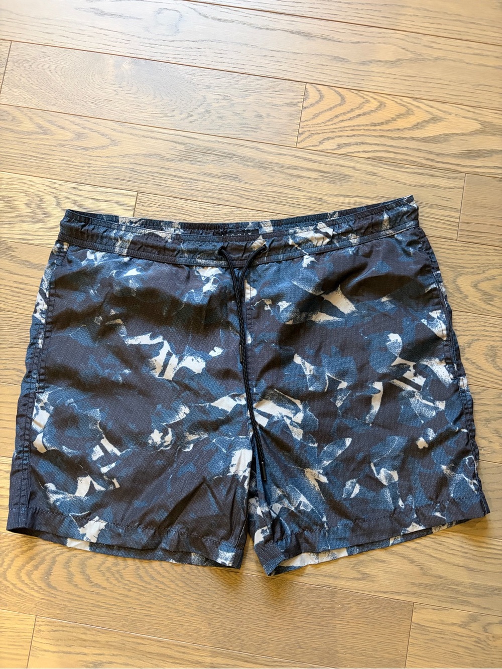 Theory Men's Navy and White Abstract Print Swim Trunks